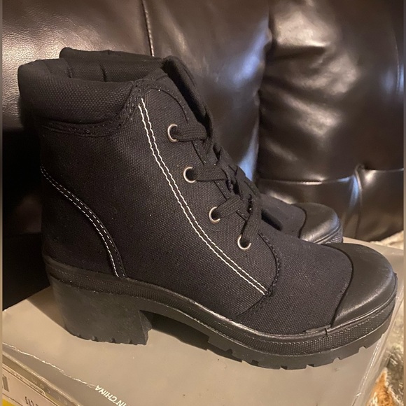 🆕 CHINESE LAUNDRY’s ON YOUR FEET Brand Women's Black Ankle Boots Size 6 -New- - Picture 2 of 14